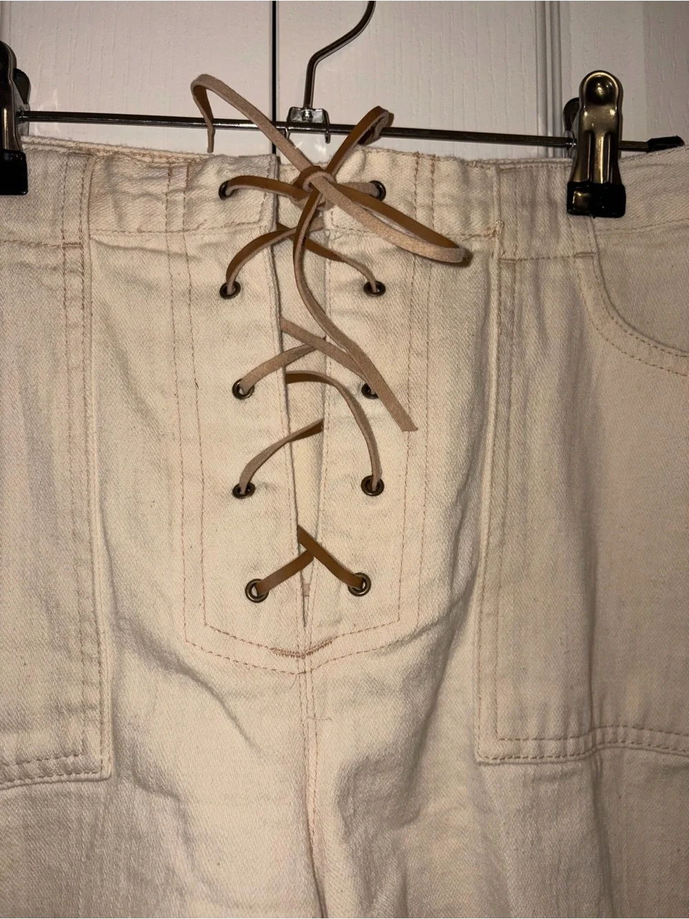 GLORIA VANDERBILT LACE UP SHORTS size 8